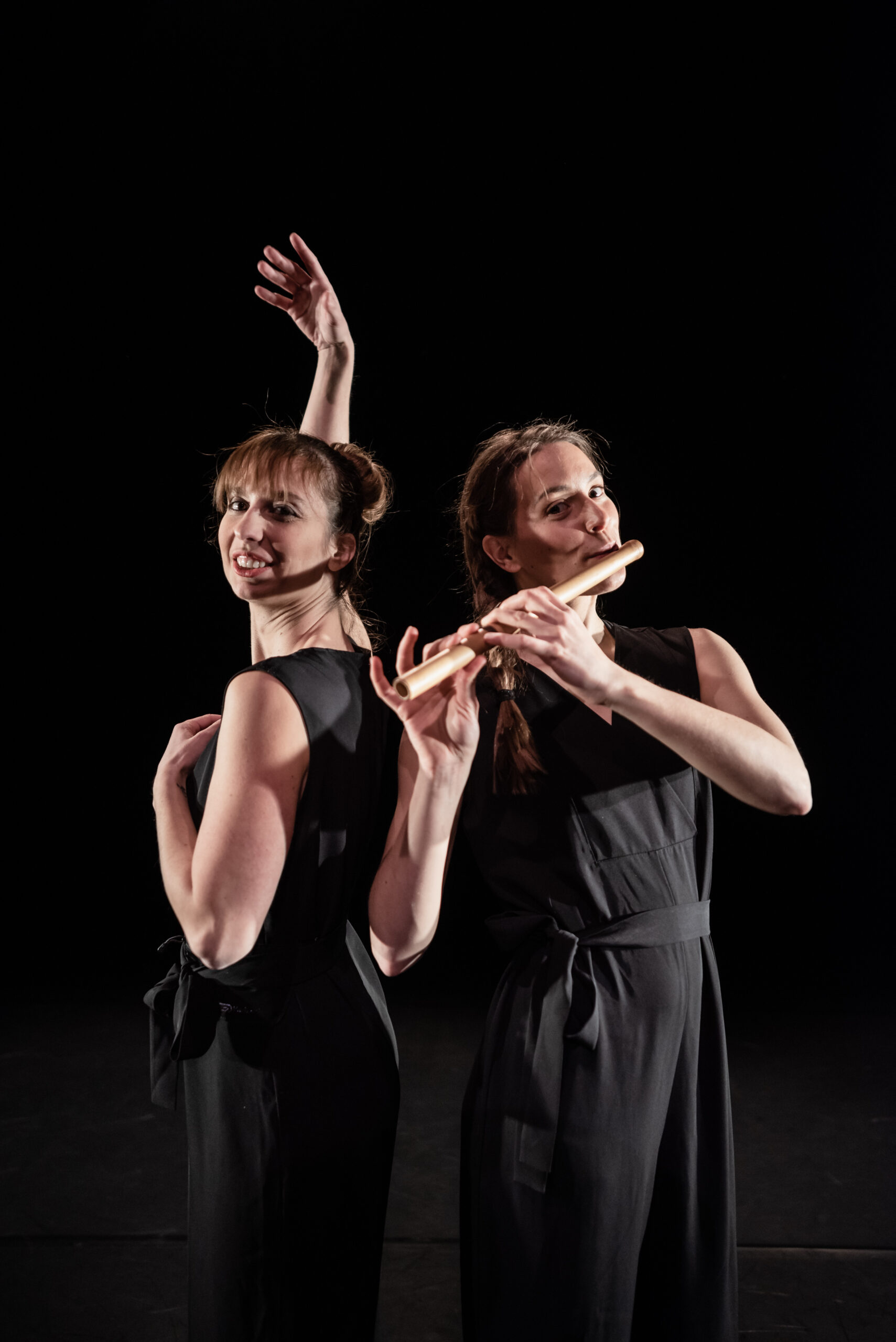Danseuse et flûtiste face à face dans Le temps d’une danse, Cie L’Autre et Moi